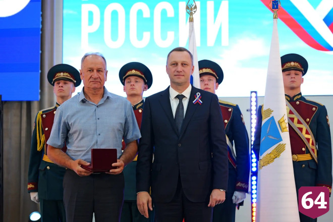 Губернатор вручил награды жителям Саратовской области